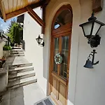 Valley Vendeghaz 3* إغير